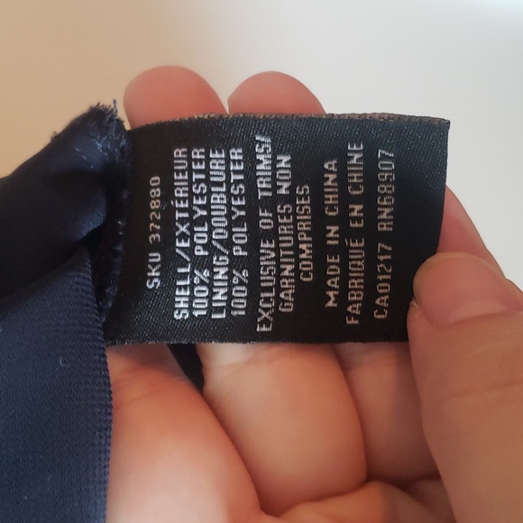 Navy blue top with neck tie from le chateau - Picture 4 of 7